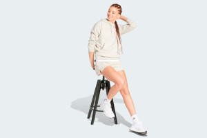 Жіночі кросівки Adidas для довгих прогулянок: що важливіше за гарний колір