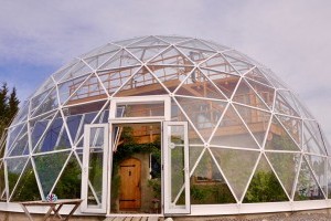 Жизнь под куполом: семья из Норвегии построила необычный дом за полярным кругом (фото)