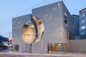 «Слияние двух Лун»: в Корее построен культурный центр с динамичным фасадом (фото)
