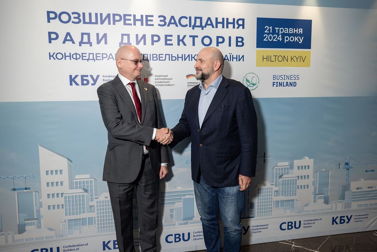 Яакко Лехтовірта, Посол Фінляндії в Україні,&nbsp;<a href="https://budport.com.ua/persons/22-lev-parchaladze" target="_blank" class="vip">Лев Парцхаладзе</a>, президент Конфедерації будівельників України