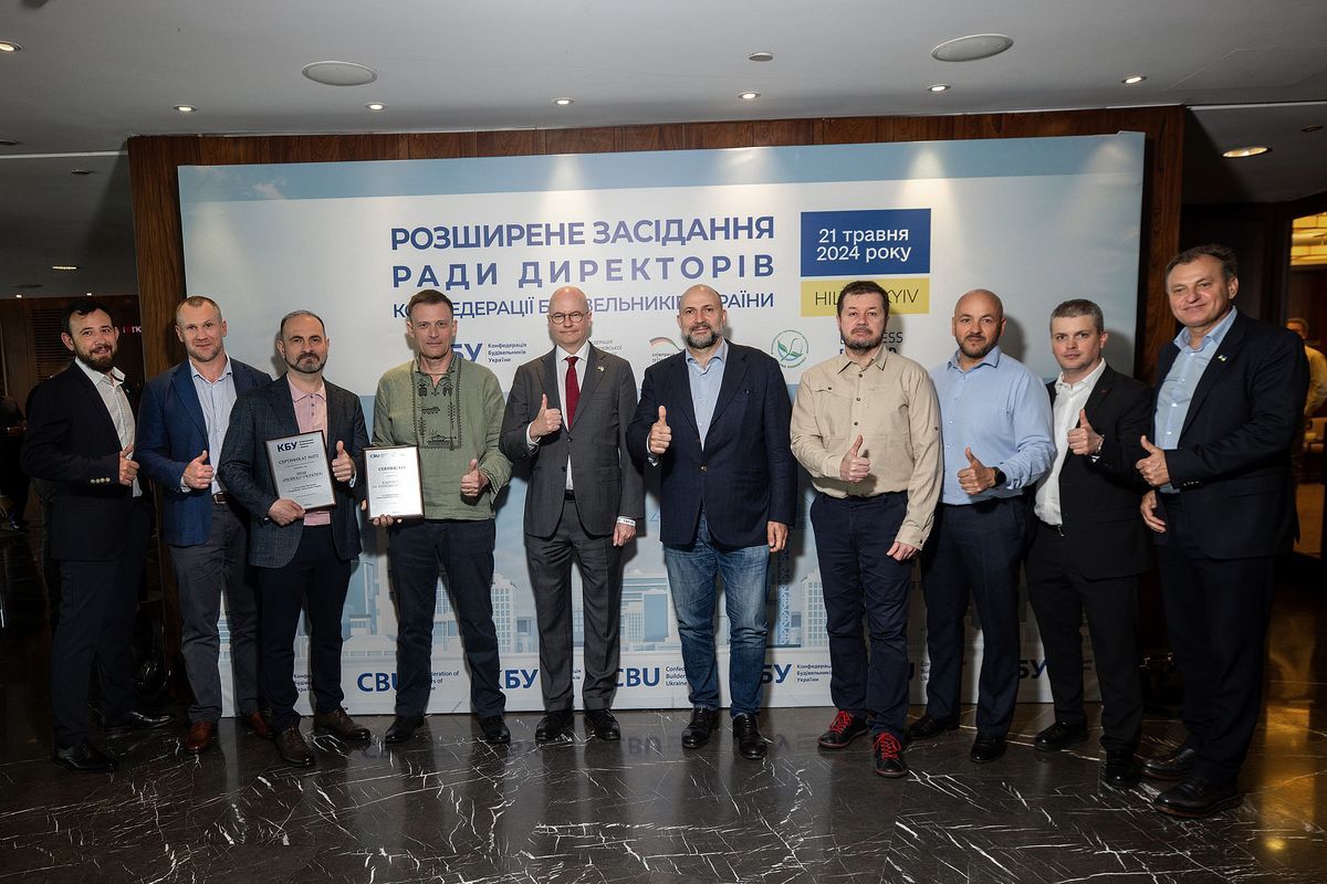 Яакко Лехтовірта, Посол Фінляндії в Україні,&nbsp;<a href="https://budport.com.ua/persons/22-lev-parchaladze" target="_blank" class="vip">Лев Парцхаладзе</a>, президент Конфедерації будівельників України та представники українського й фінського бізнесу