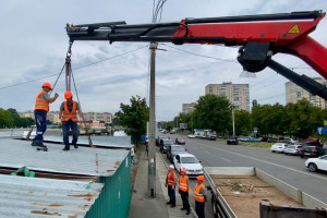 На одній із найбільших торговельних локацій Виноградаря триває демонтаж МАФів (ФОТО)
