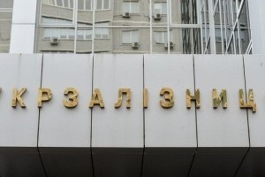 Омелян обвинил Укрзализныцу в срыве графиков ремонта дорог