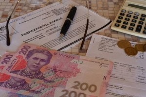 Киевляне массово "экономят" на квартплате и судятся из-за тарифов