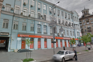 Киевлянам не понравился фасад старого дома на Печерске после ремонта
