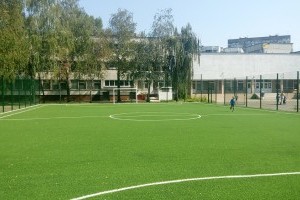 В Киеве откроют почти три десятка школьных футбольных полей
