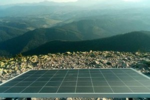 Еко-тренди: сонячні батареї встановили у Карпатах (ФОТО)