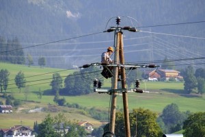 Электричество снова может подорожать: тарифы поднимут в два раза