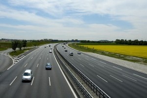 Автобан між Дніпром та Києвом побудують до 2021 року