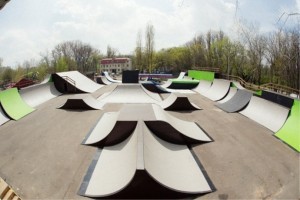 В одному з районів Києва відкрили скейт-парк (відео)