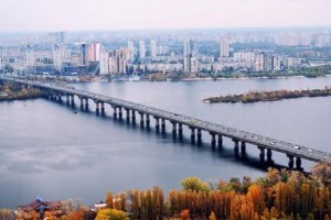 Киевский мост станет шире на две полосы