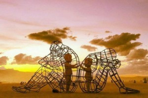 В Oдecce уcтaнавливают всемирно известную скульптуру Love (ФОТО, ВИДЕО)