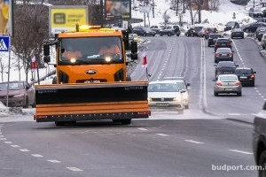 Киев получил уникальную технику для очистки дорог в любое время года (фото)
