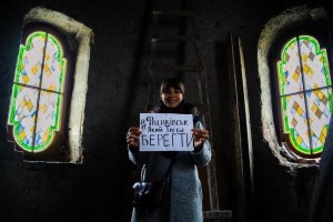 Гарний приклад для наслідування: небайдужі українці відновлюють довоєнне обличчя міста (фото)