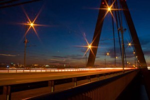 На одному зі столичних мостів встановили LED-світильники (відео)
