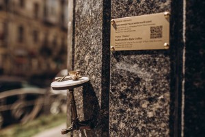 В Киеве открыли мини-памятник столичному кофе