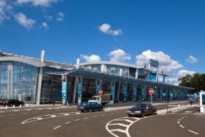 В киевском аэропорту изменили условия парковки и заезда авто