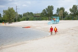 В Києві офіційно відкрили новий пляж: що там є цікавого (фото)