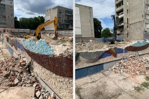 "Ніхто нічого там не збудує": у Львові скандал через зруйновану мозаїку (фото)