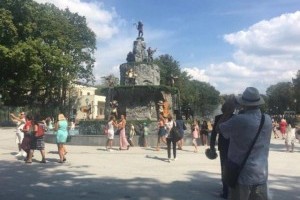В День города в Харькове открыли самый обсуждаемый фонтан года (ФОТО, ВИДЕО)