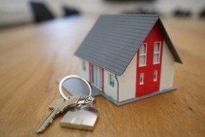 Как сервисы регистрации имущества могут помочь защитить жилье от мошенников