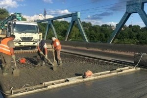 Самый длинный на Харьковщине мост отремонтируют к ноябрю