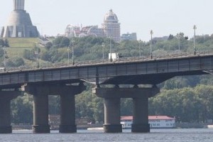В Киеве хотят реконструировать мост Патона