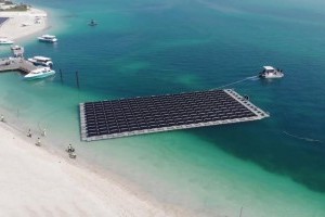 До першої плавучої сонячної електростанції підключать курортний острів в ОАЕ