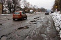 Премьер-министр пообещал восстановить 1700 км украинских дорог уже в 2016 году