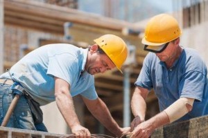 Середня заробітна плата будівельників майже на 2 тис. грн нижча номінальної зарплатні - Держстат