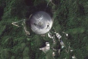 Рухнул легендарный телескоп Аресибо: 900-тонная платформа пробила чашу гигантского телескопа (ВИДЕО, ФОТО)