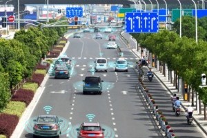 "Умную" автомобильную дорогу уже начали испытывать в Китае. Она сможет "общаться" с транспортом