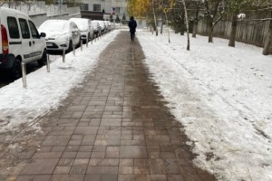 Тротуари, які розтоплюють сніг і ожеледь: де в Києві з'явились тротуари з підігрівом