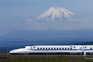 "Вагони-офіси" у надшвидкісних потягах: цікавий експеримент в Японії