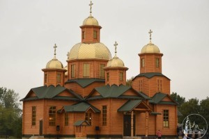 На Київщині відбудовано Козацький храм : служба на скляній підлозі над козацькими пісковиками (ФОТО)