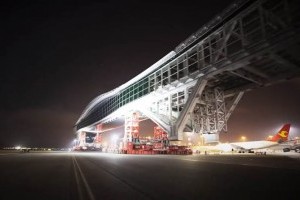 Мегастройки: в Китае двухсотметровый мост весом 5,1 тыс. тонн переместили на 3,5 км (ВИДЕО)