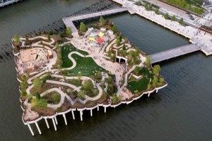 У Нью-Йорку відкрили штучний острів-парк на грибоподібних колонах з бетону (ФОТО)