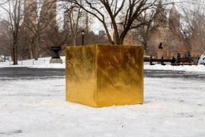 200-кілограмовий куб з чистого золота посеред Нью-Йорка: хто і для чого його встановив  (ФОТО)