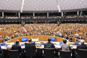 Європарламент проголосувавши «за» резолюцію, яка закликає надати Україні статусу кандидата в ЄС