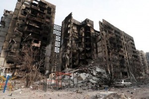 Ворог змушуватиме українців самостійно відбудовувати зруйноване житло у Маріуполі