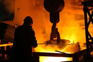 Виробництво сталі, чавуну та прокату в Україні впало на 60%
