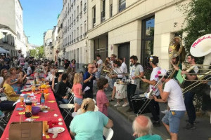 «Створити атмосферу села у міському просторі»: у Парижі громада змінює свій район до невпізнаваності (ФОТО)