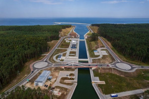 Польща добудувала судохідний канал в обхід росії (ФОТО)