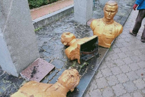 У Борисполі демонтують погруддя героїв Радянського Союзу (ФОТО)