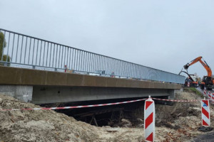 Біля Чернігова відбудували підірваний міст (ФОТО)