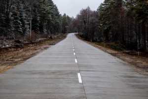 Перша бетонна дорога на Буковині: дорожники оновили автошлях до українсько-румунського кордону