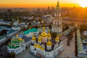У Києві на Великдень вірянам дозволили залишатися в храмі на всю ніч, але є умови 