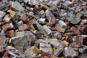 Розраховано кількість будівельного сміття, яке утворюється при руйнуванні однієї будівлі (ІНФОГРАФІКА)