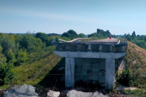 На Чернігівщині відбудовують шляхопровід, зруйнований на початку повномасштабної війни (ФОТО)
