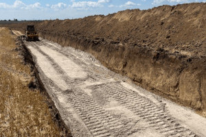 Ліквідація наслідків підриву Каховської ГЕС: першу ланку магістрального водопроводу відкриють в серпні (ВІДЕО)